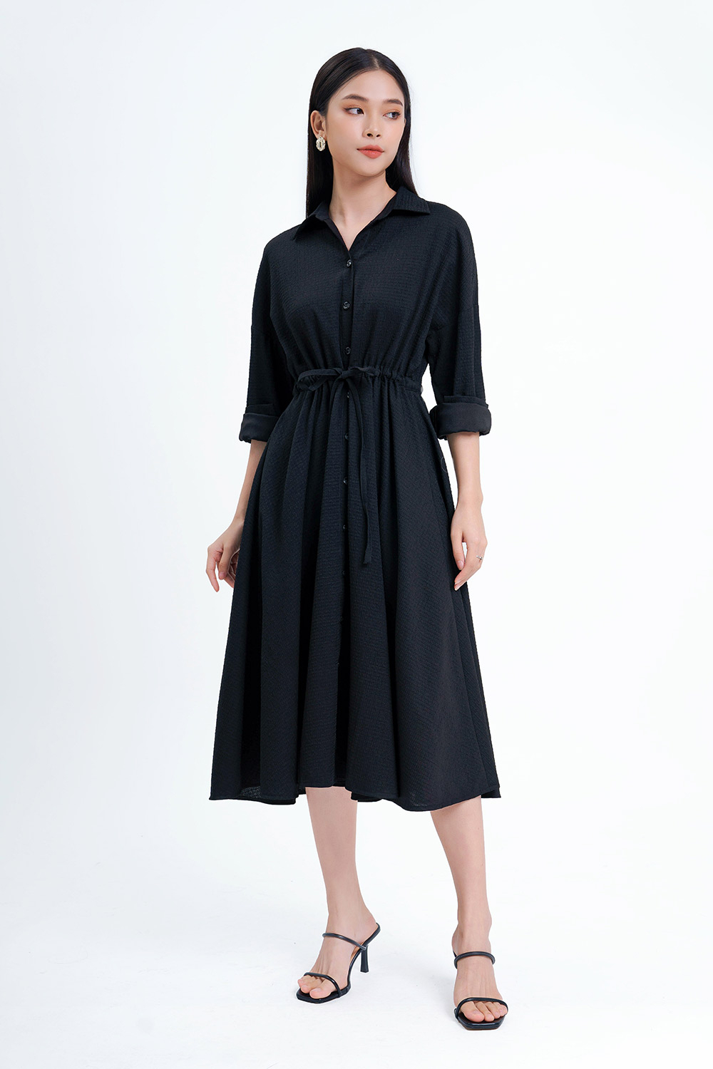 Đầm đen dáng xòe cổ sơ mi nhấn eo 