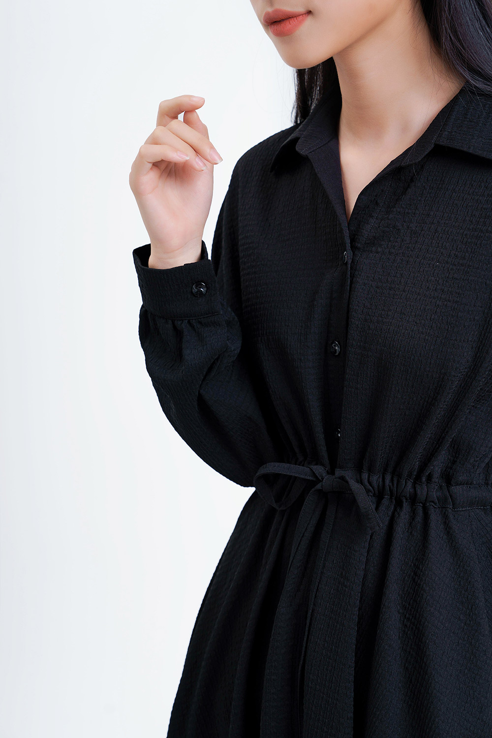 Đầm đen dáng xòe cổ sơ mi nhấn eo 