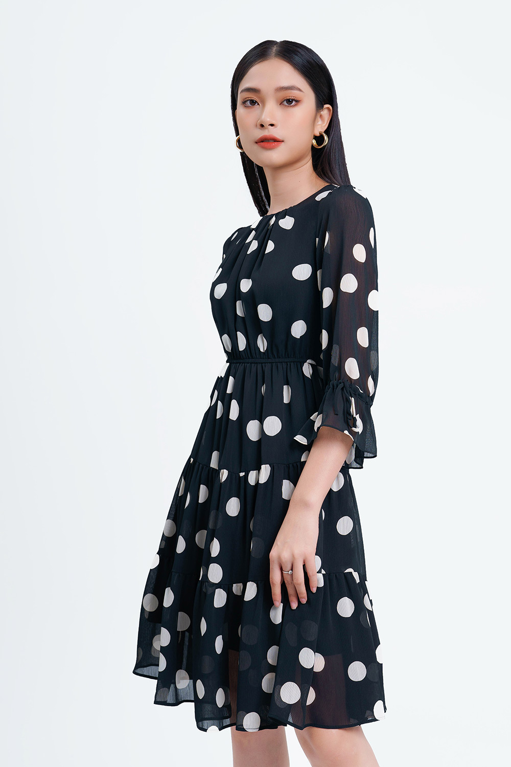 Đầm xòe tay lỡ họa tiết chấm bi 