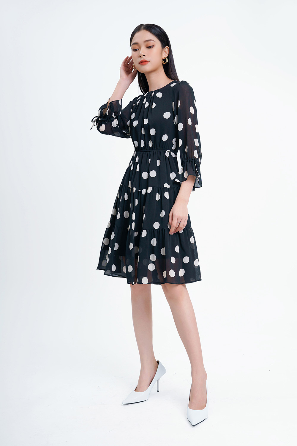 Đầm xòe tay lỡ họa tiết chấm bi 