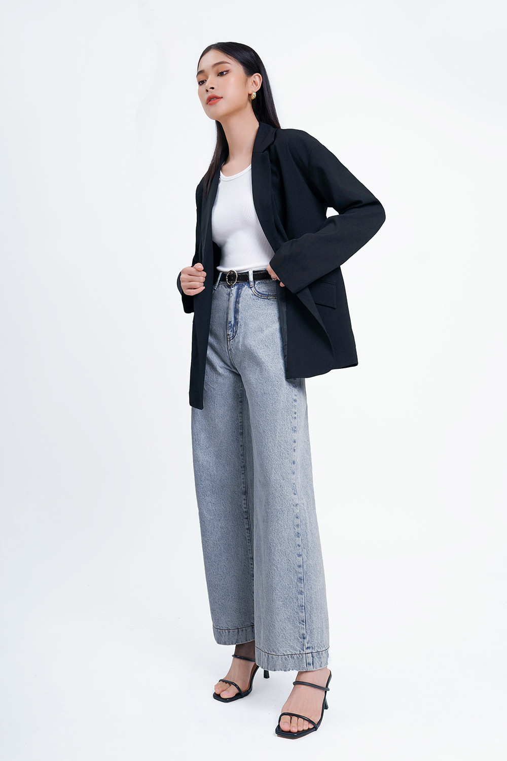 Quần jeans ống suông màu xanh nhạt 