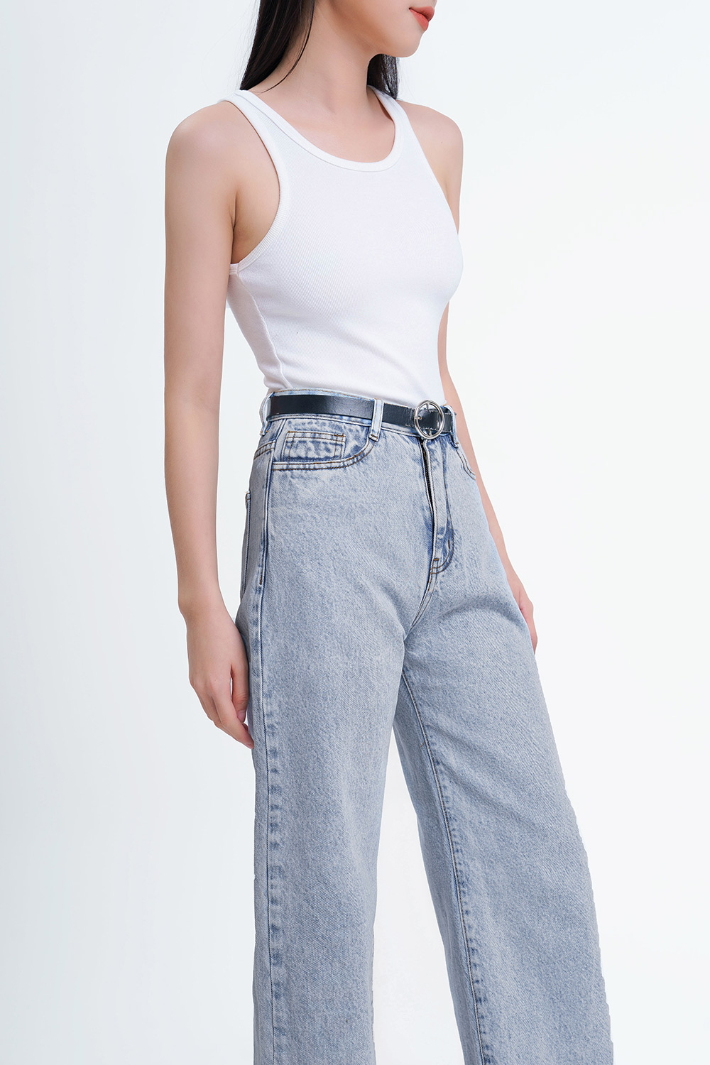 Quần jeans ống suông màu xanh nhạt 