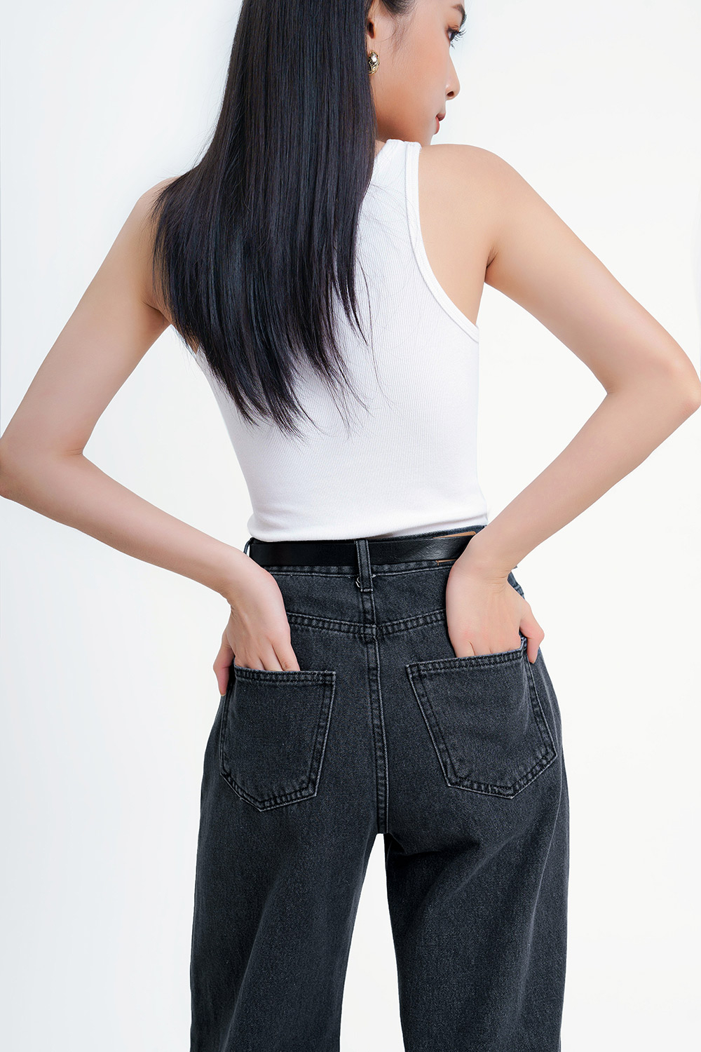 Quần jeans ống suông màu đen 