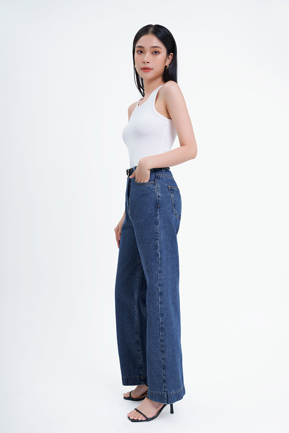 Quần jeans ống suông màu xanh đậm 