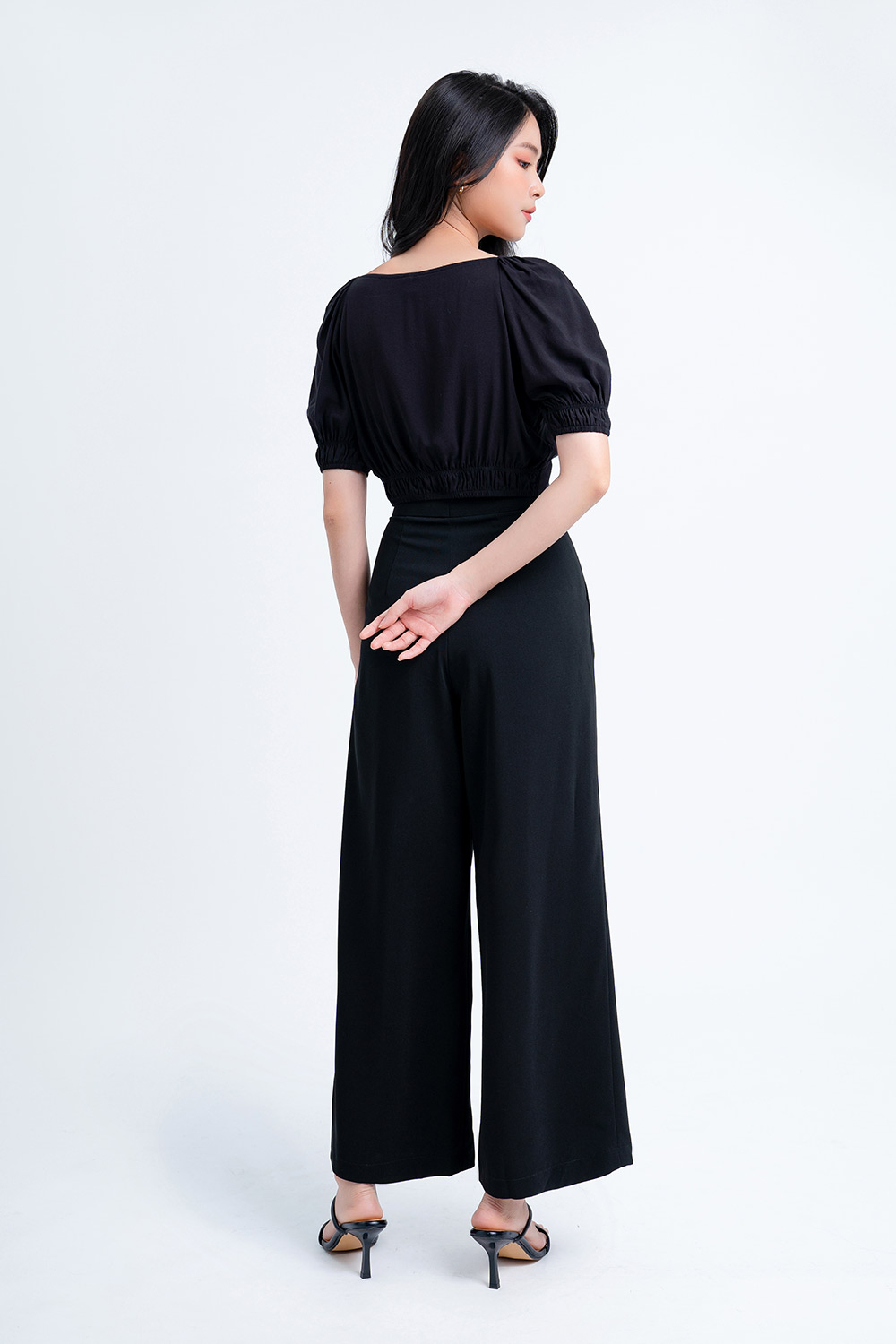 Áo croptop tay phồng màu đen 