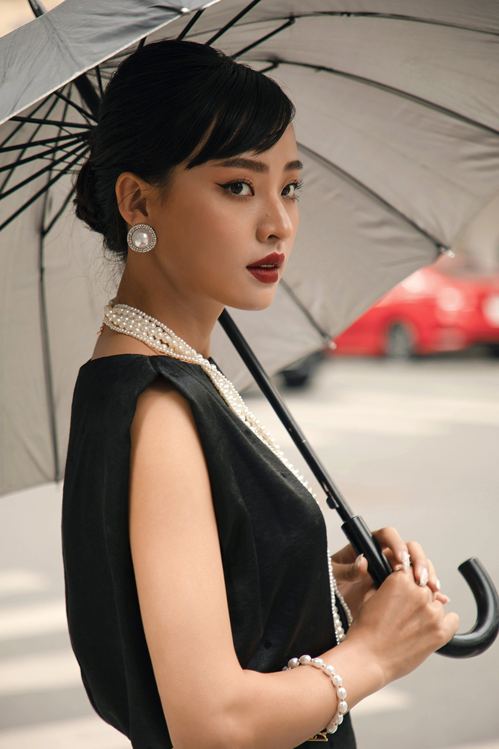 Áo kiểu vải lụa không tay màu đen