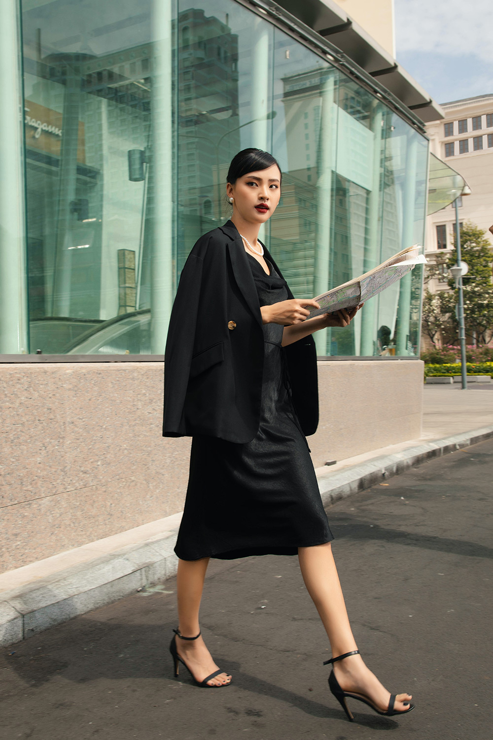 Áo khoác blazer đen 2 lớp túi đắp xéo 