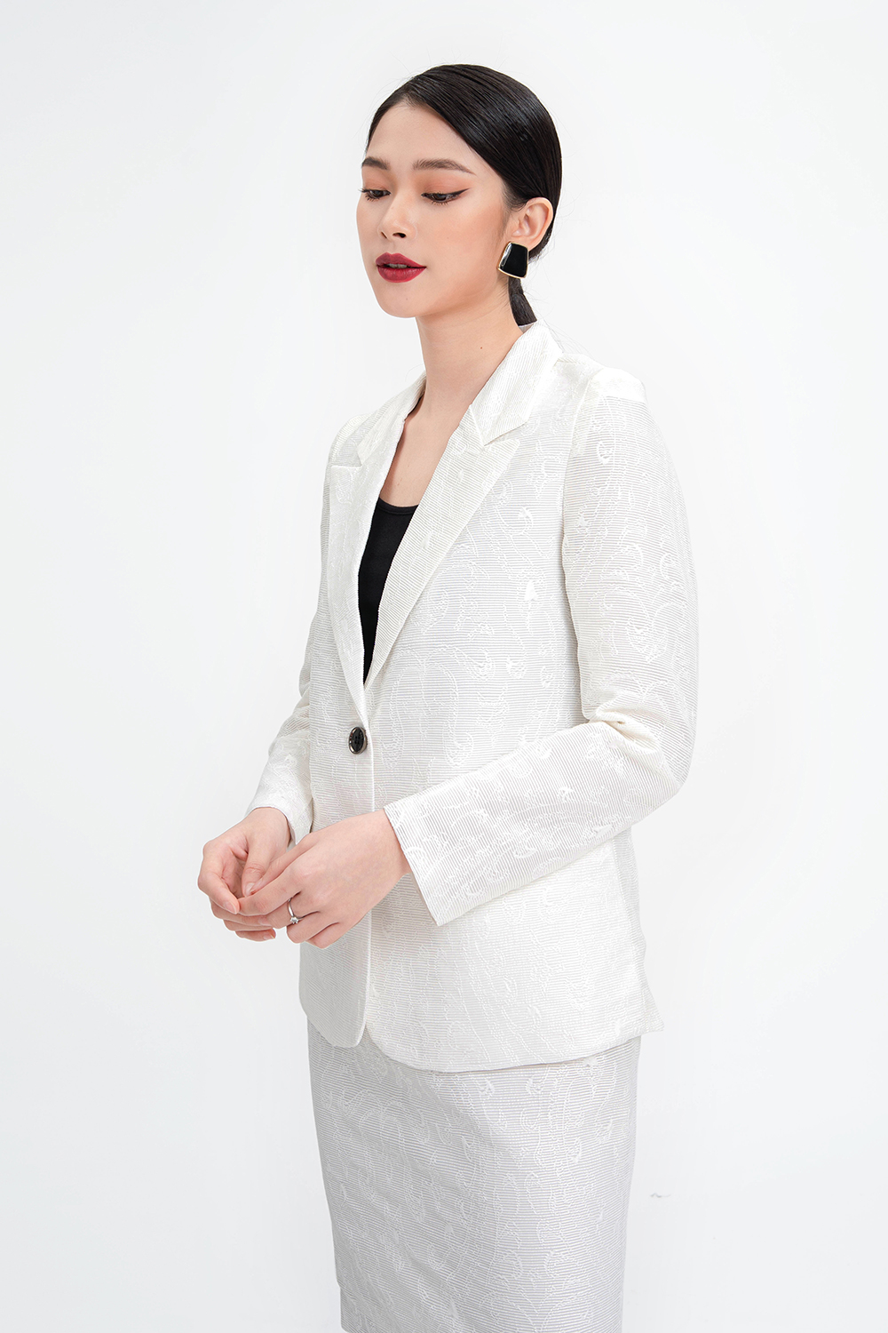 Áo khoác blazer nữ dài tay 1 lớp dầy dặn AB876, thiết kế áo cổ vest túi hộp  2 cúc giả gỗ tay pha kẻ sọc Style Hàn Quốc | Shopee Việt Nam