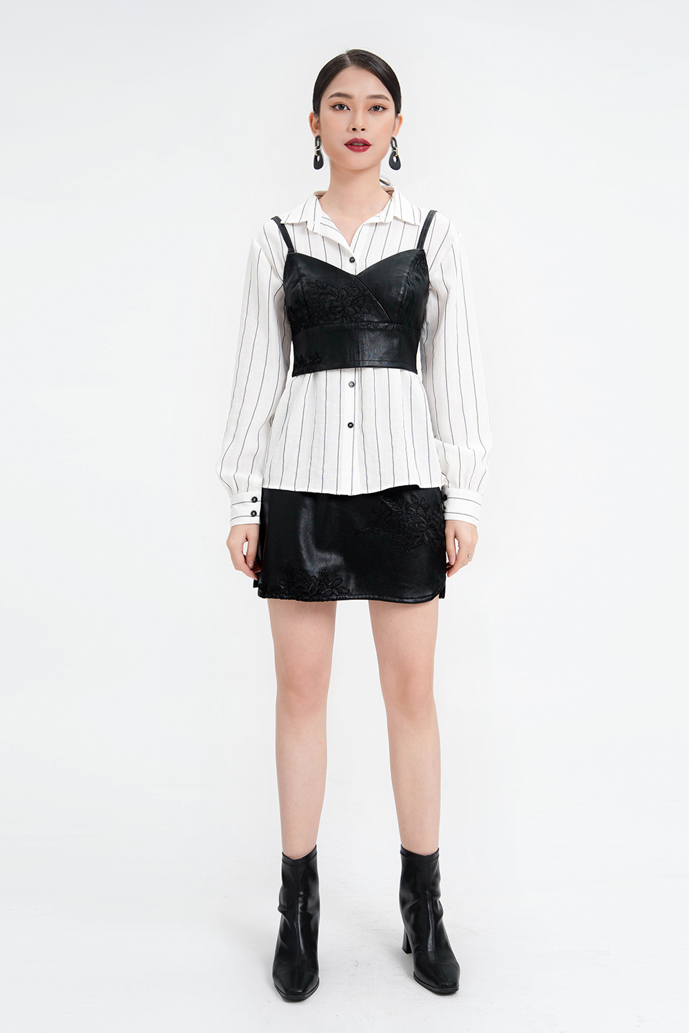 Áo sơ mi trắng kẻ sọc đen 