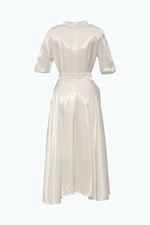 Đầm trắng dáng xòe kèm dây nơ eo