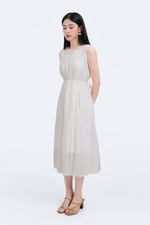 Đầm trắng dáng dài nhấn eo