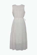 Đầm trắng dáng dài nhấn eo