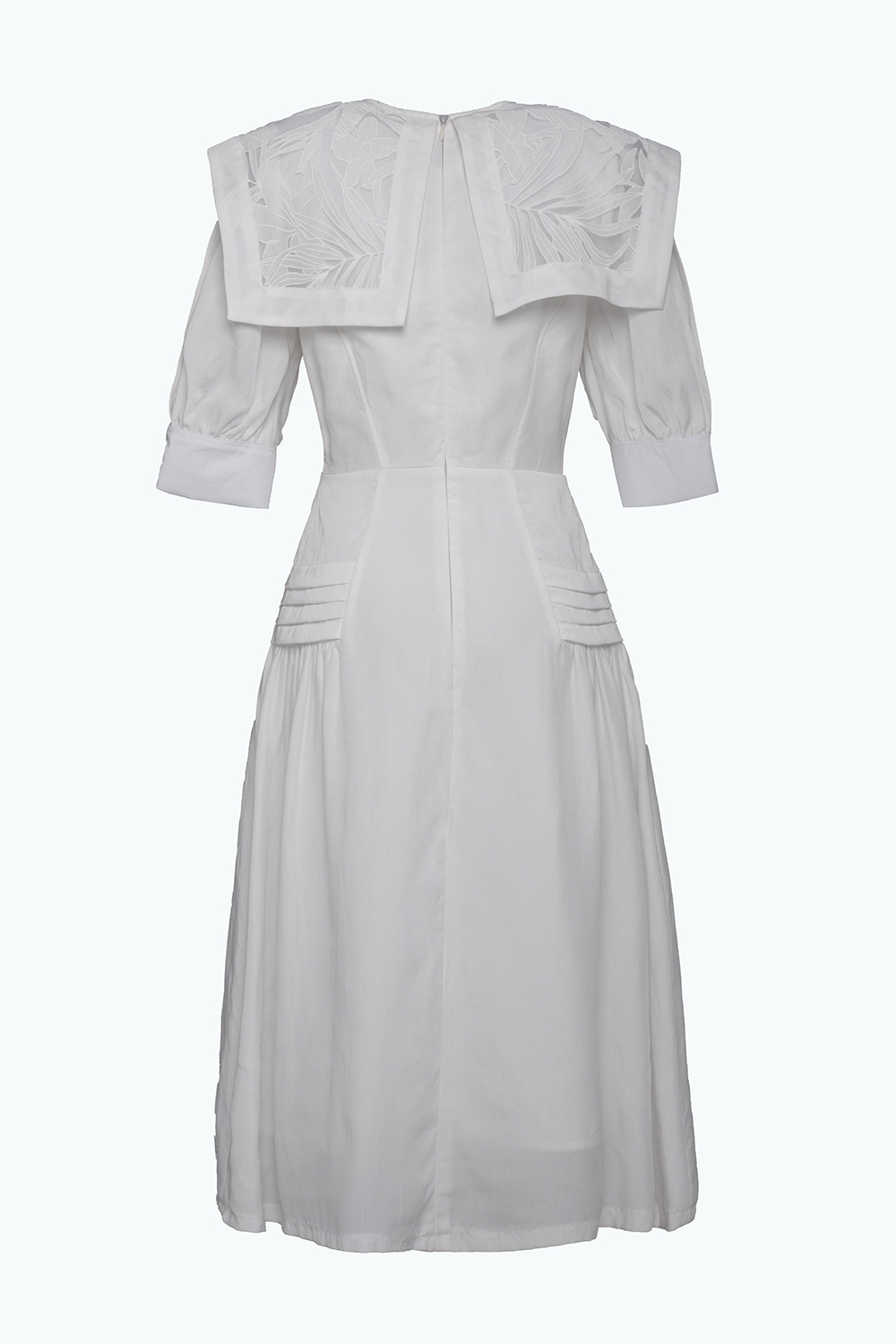 Đầm trắng dáng xòe cổ sen rộng 