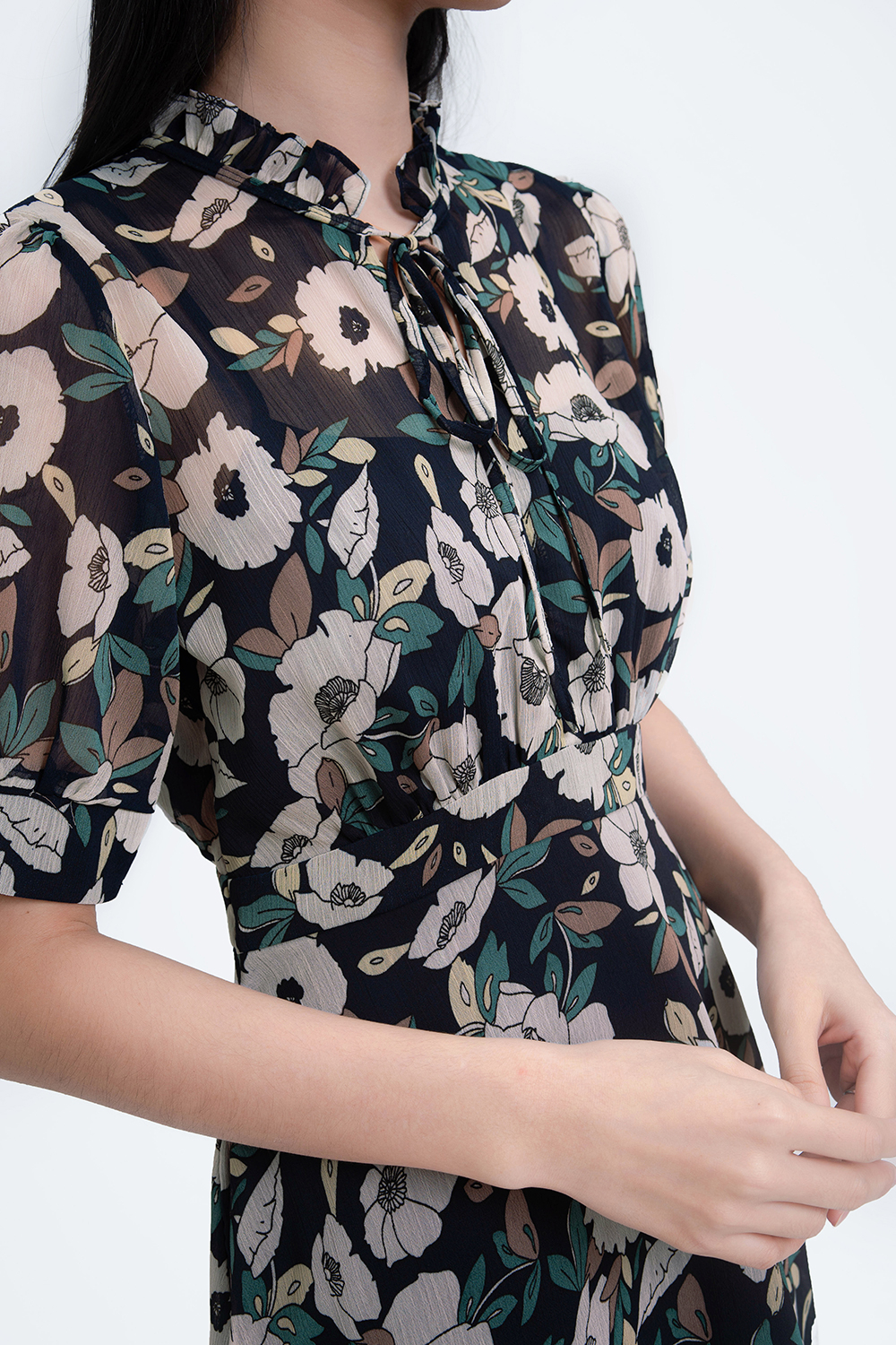 Đầm voan hoa xòe cổ phối nơ 