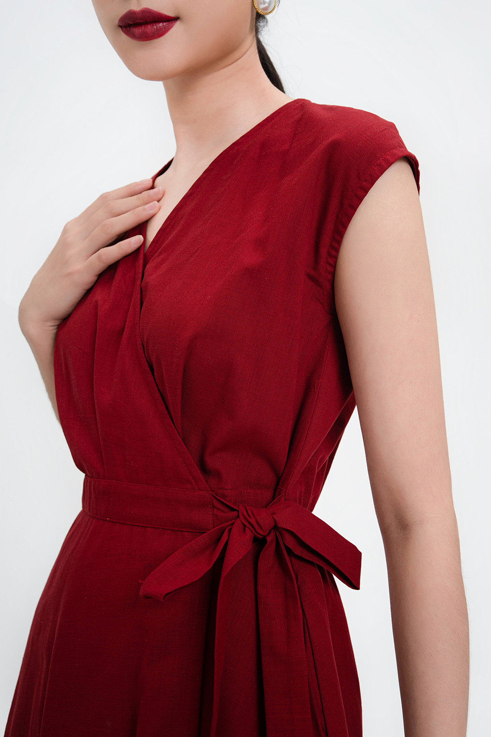 Đầm xòe màu đỏ cổ tim phối nơ eo 