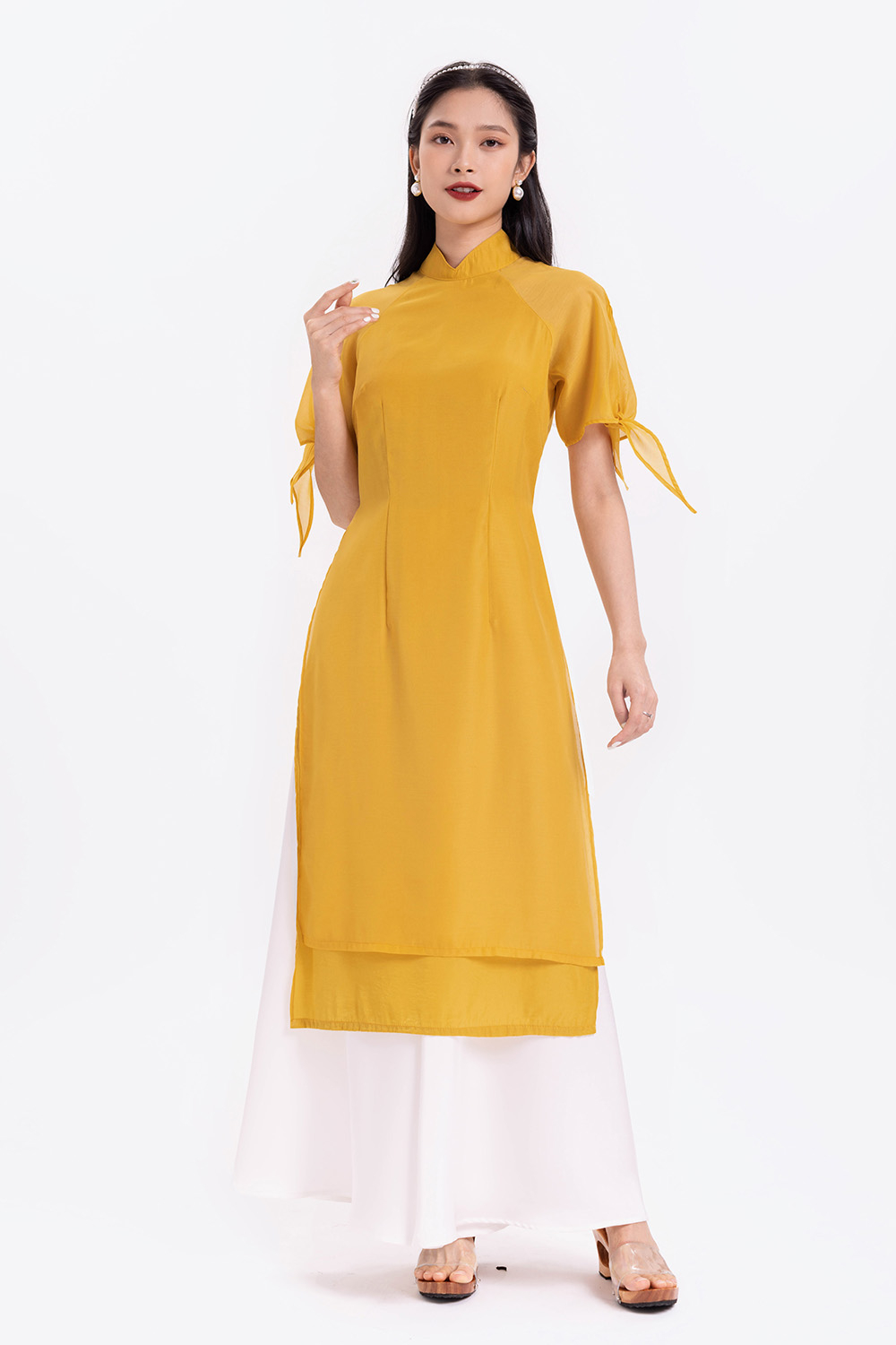 Áo dài vàng cách tân tay phối nơ 