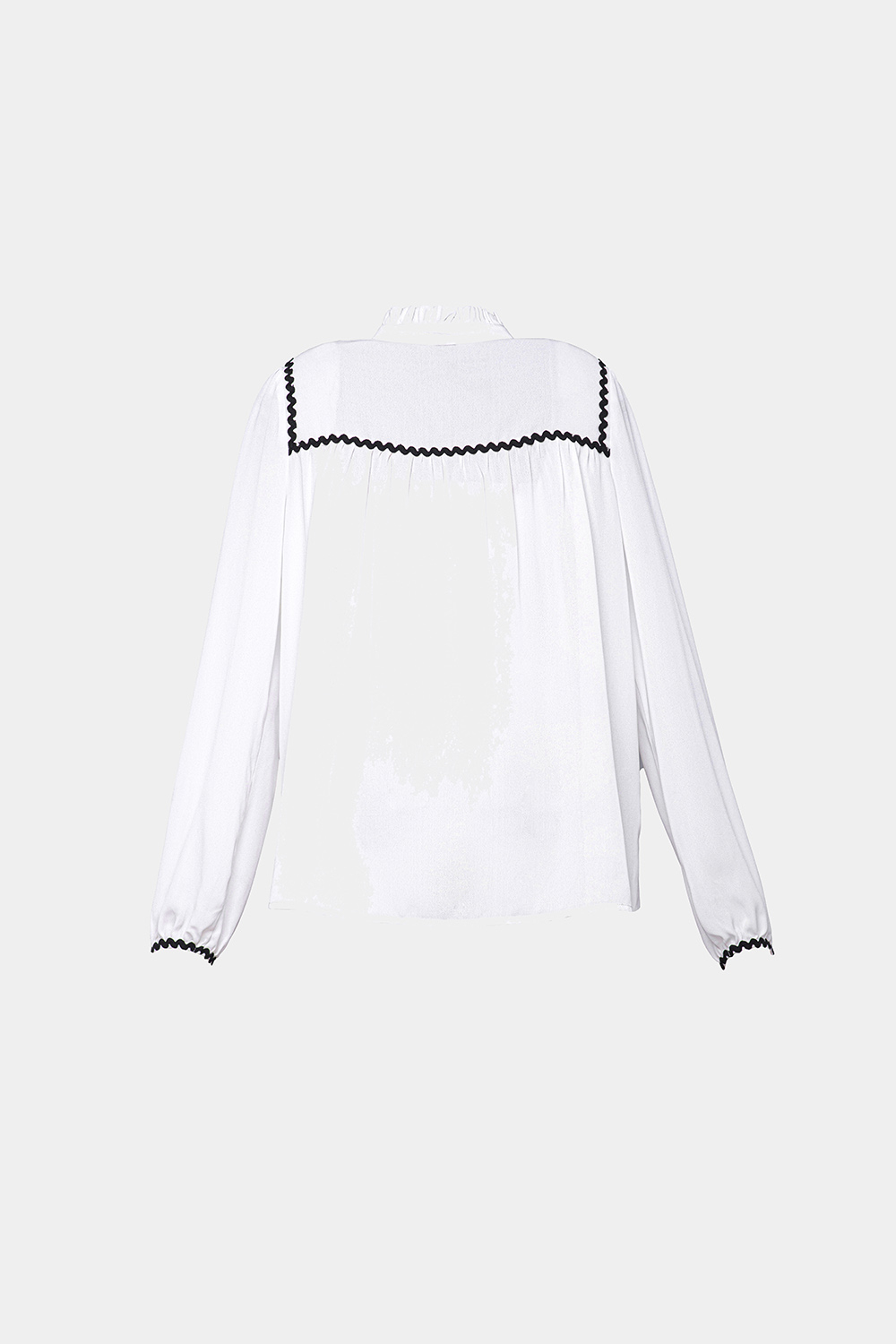 Áo sơ mi trắng viền đăng-ten 