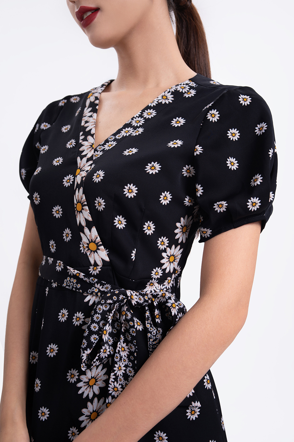 Đầm xòe hoa nhấn eo phối nơ 