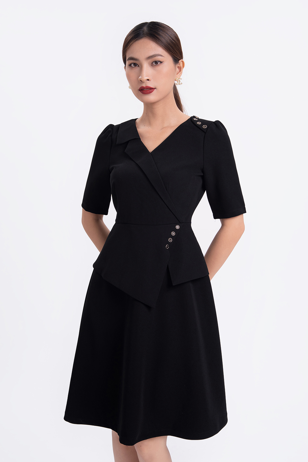 Đầm đen peplum công sở tay lỡ 