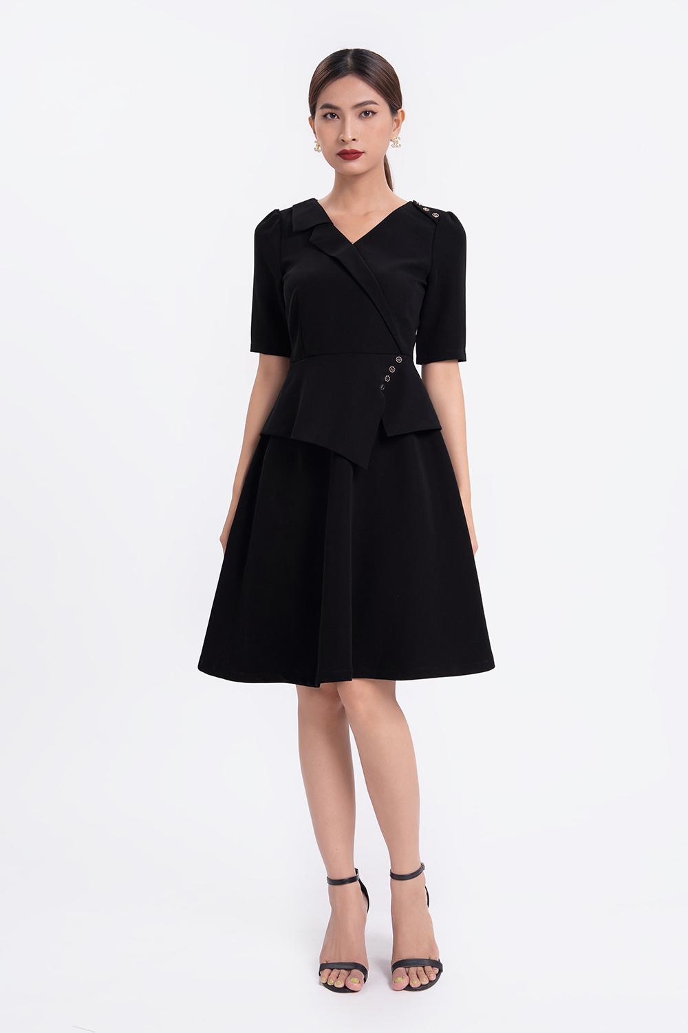 Đầm đen peplum công sở tay lỡ 