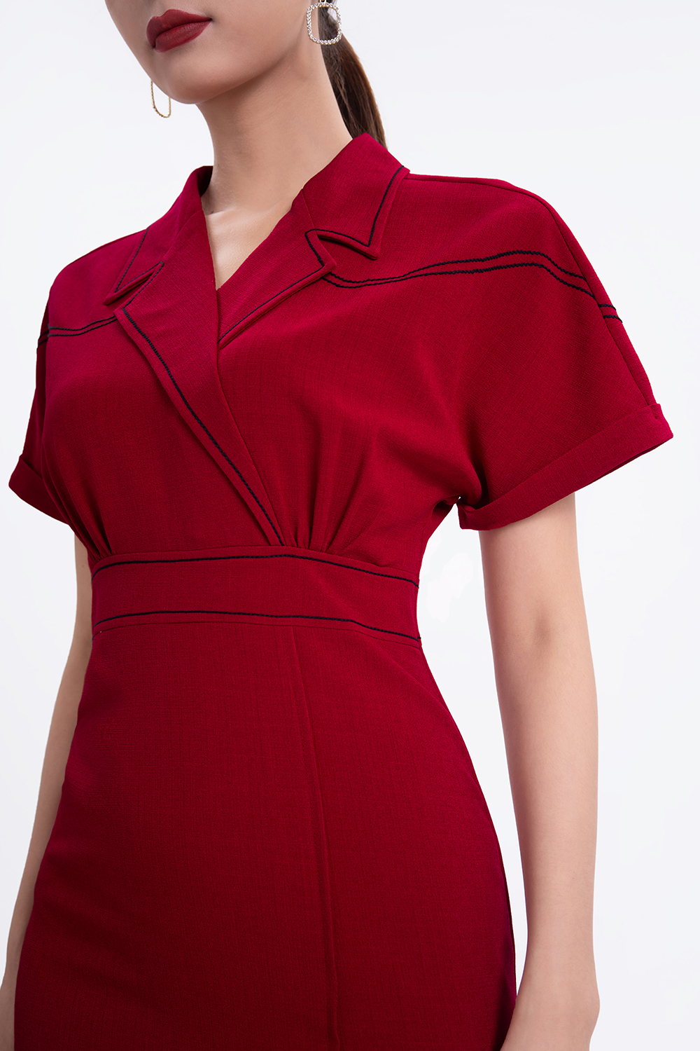 Đầm đỏ đuôi cá cổ đan tông 