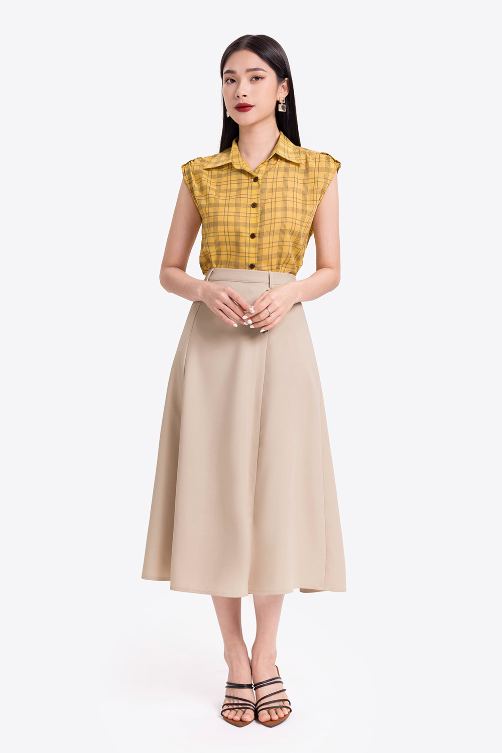 Chân váy midi xòe phối nút 