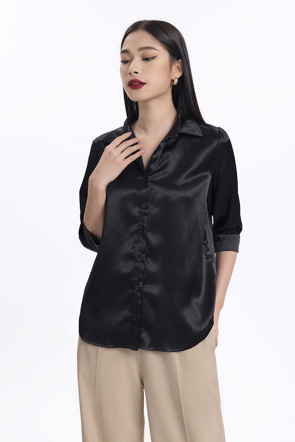 Áo sơ mi nữ màu đen tay lỡ 