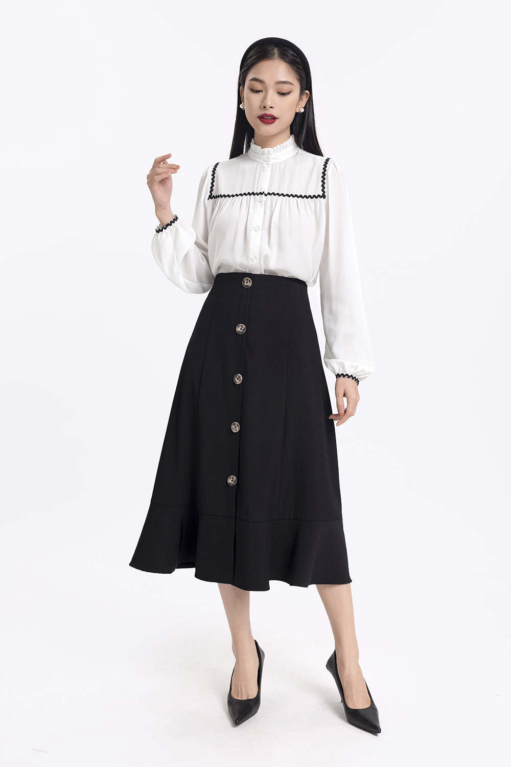 Áo sơ mi trắng viền đăng-ten 