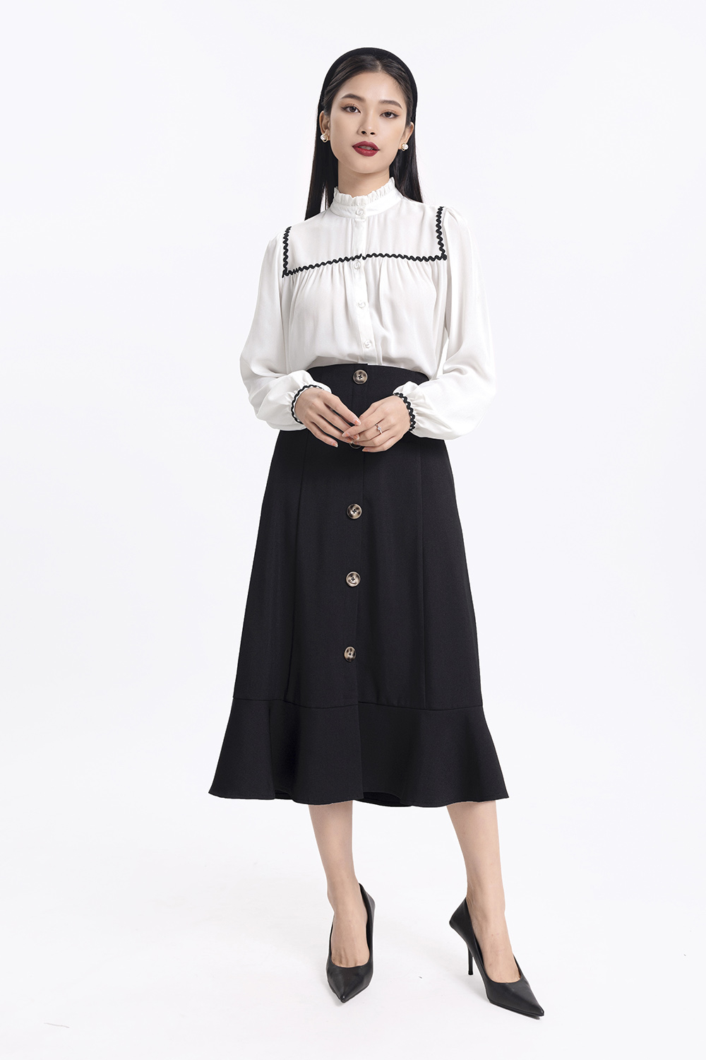 Áo sơ mi trắng viền đăng-ten 