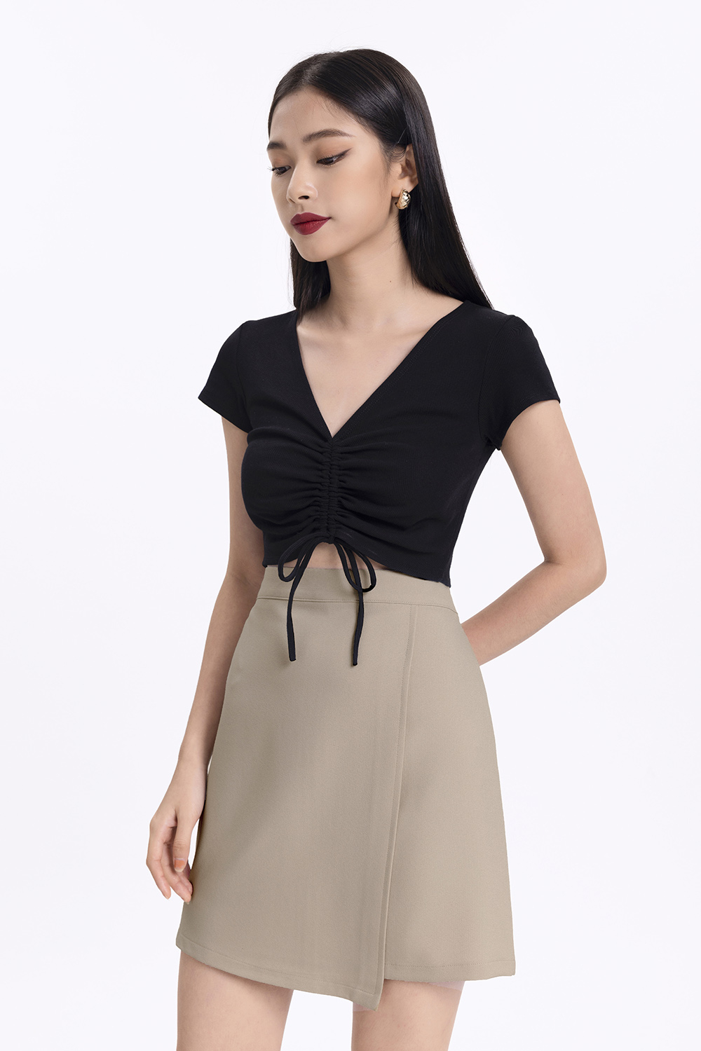 Áo thun đen croptop rút dây 