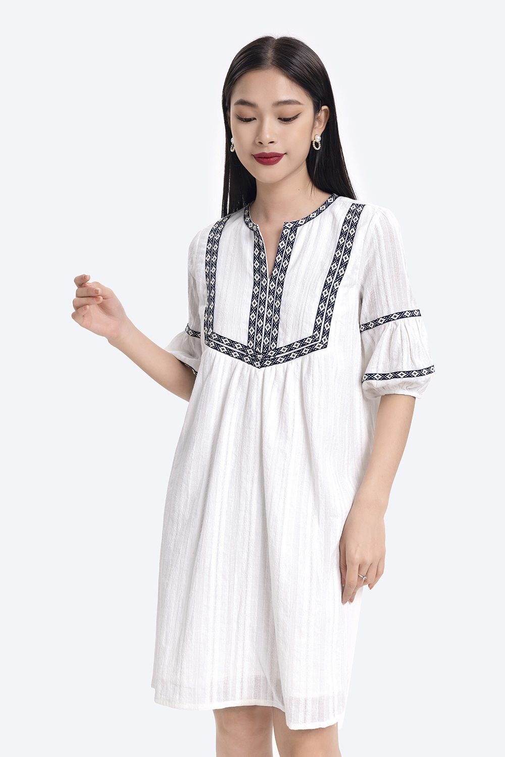 Đầm babydoll trắng phối viền 