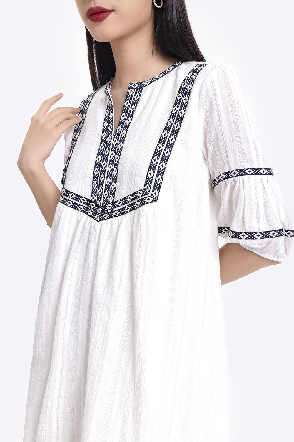 Đầm babydoll trắng phối viền 