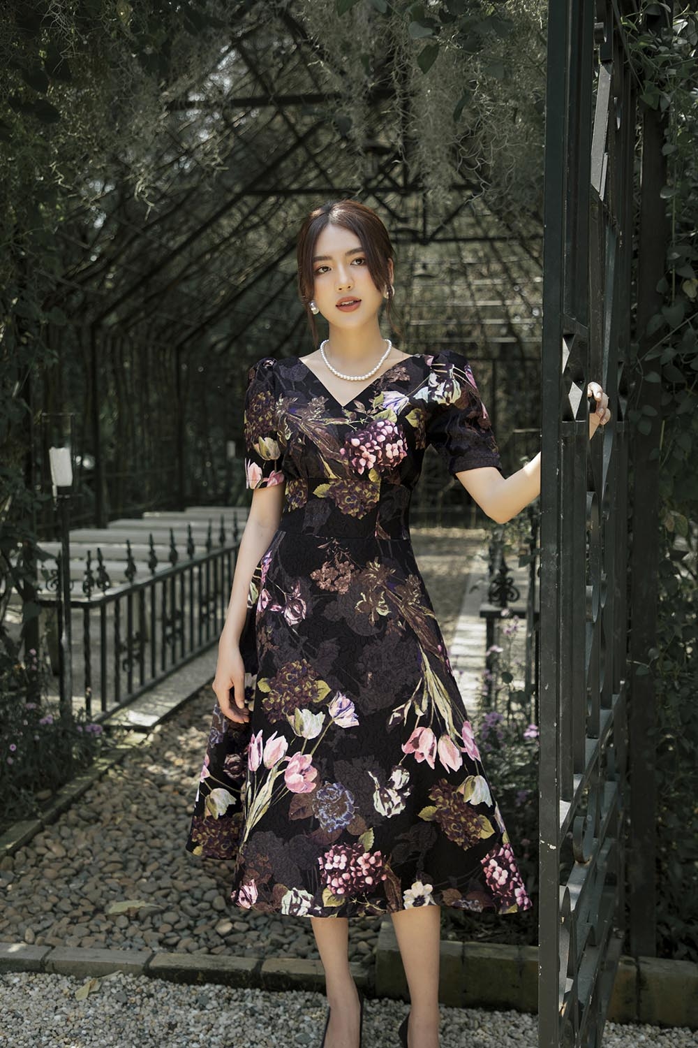 Đầm xòe hoa cổ V eo cao 