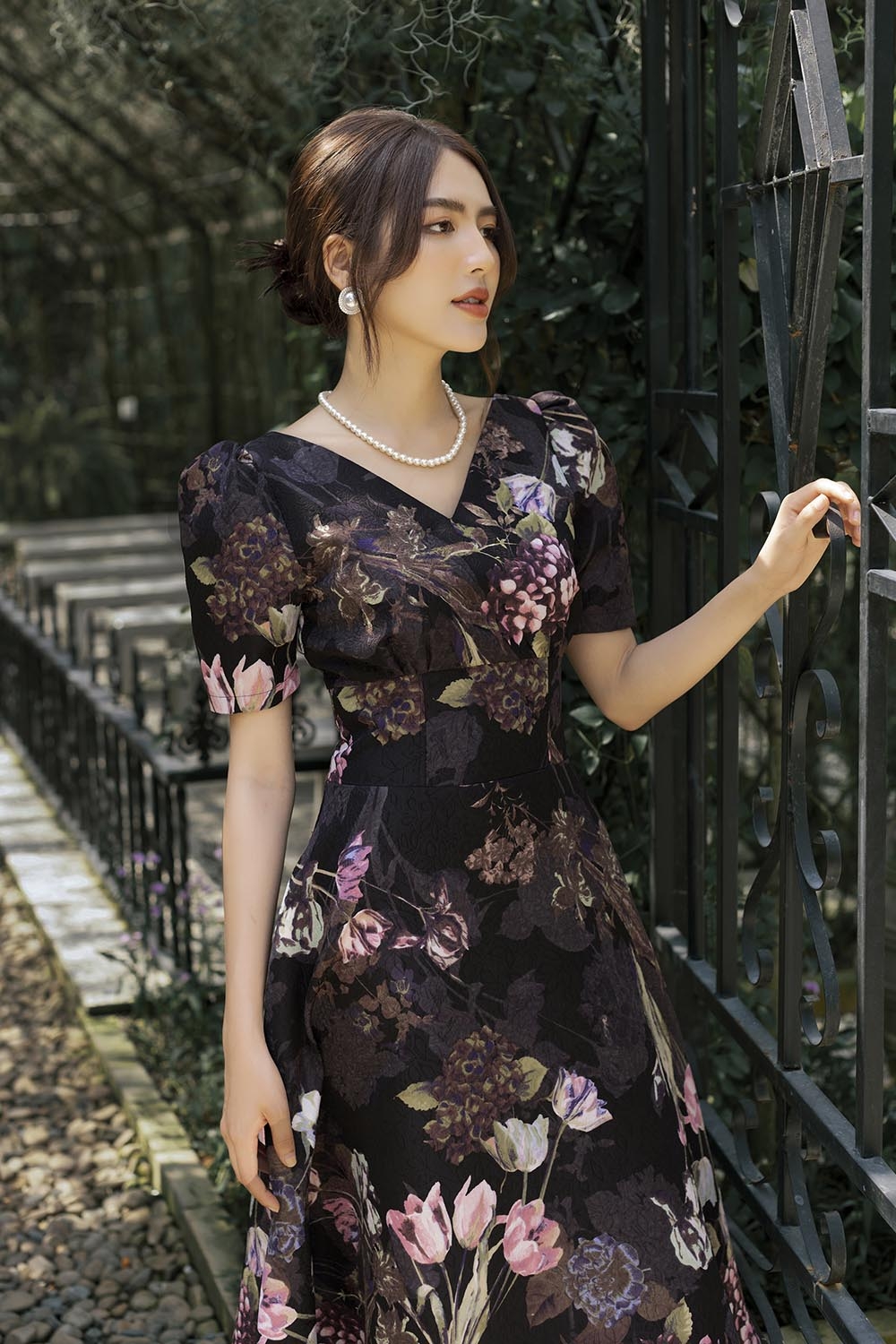 Đầm xòe hoa cổ V eo cao 