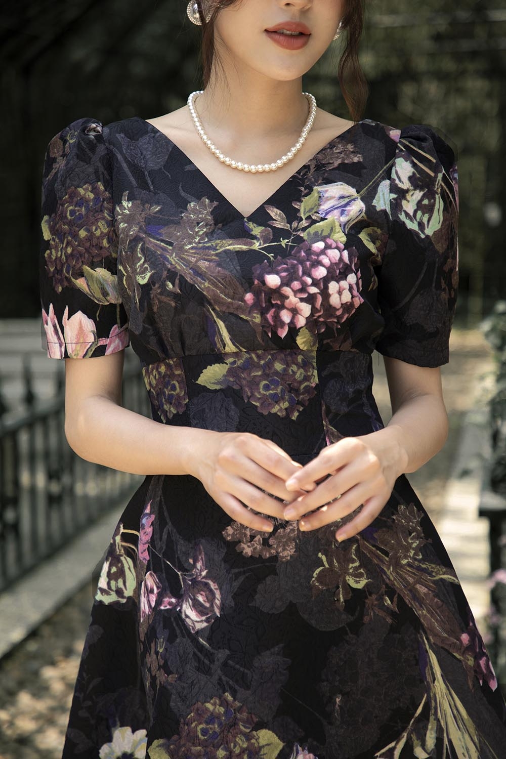 Đầm xòe hoa cổ V eo cao 