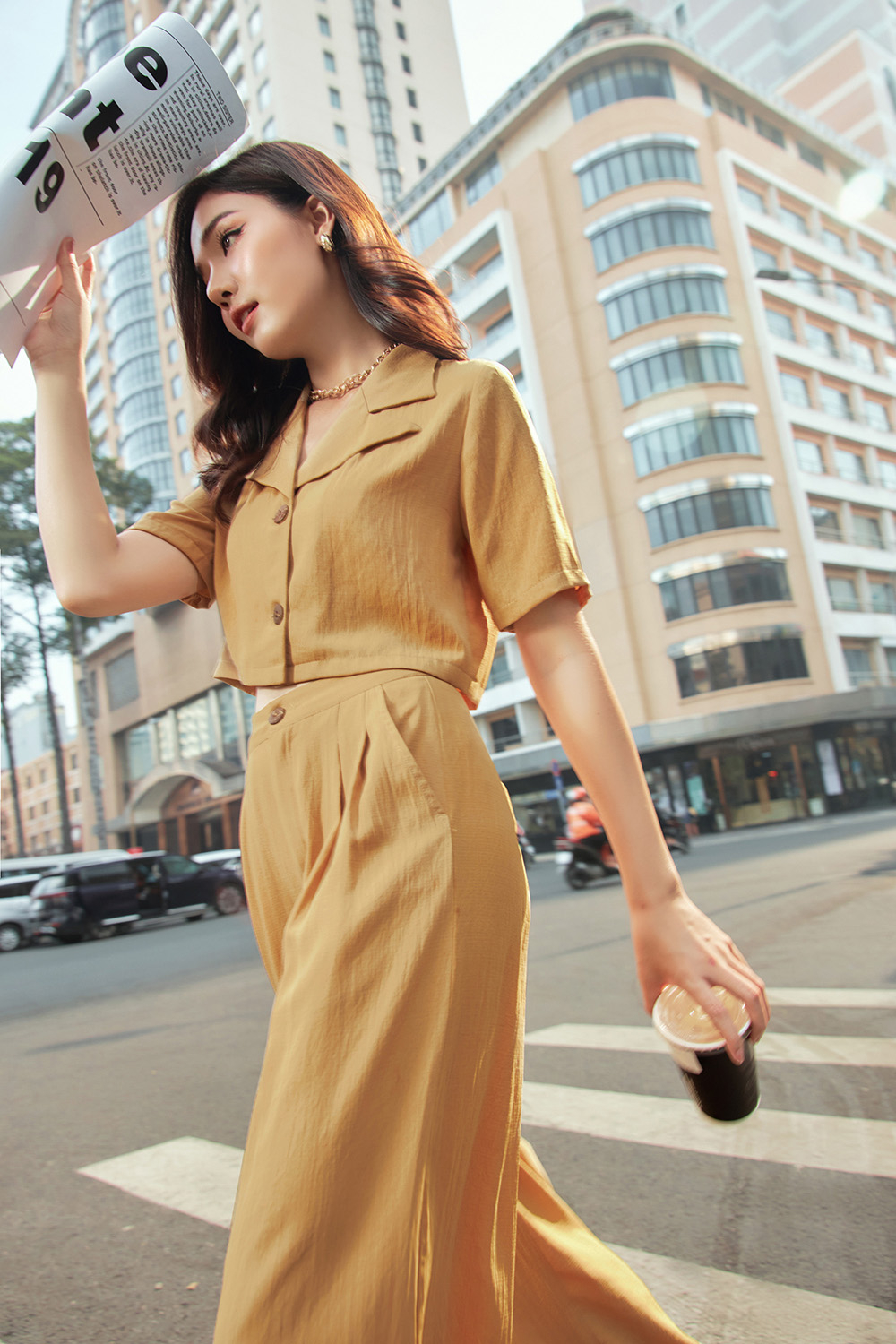 Áo sơ mi croptop cổ đan tông 