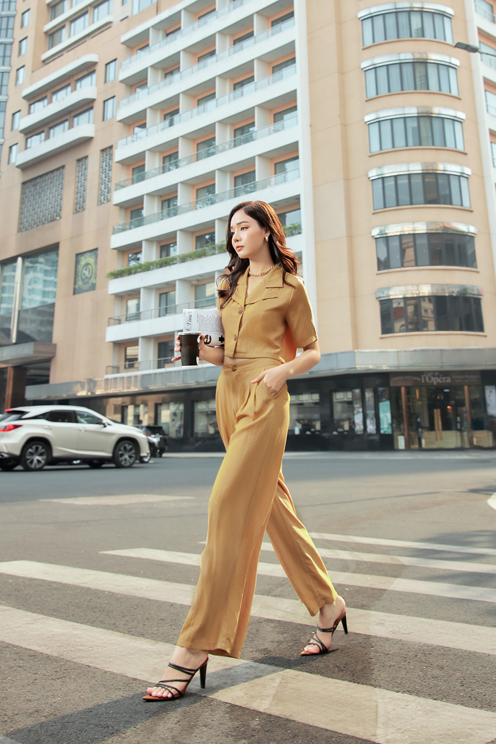 Áo sơ mi croptop cổ đan tông 