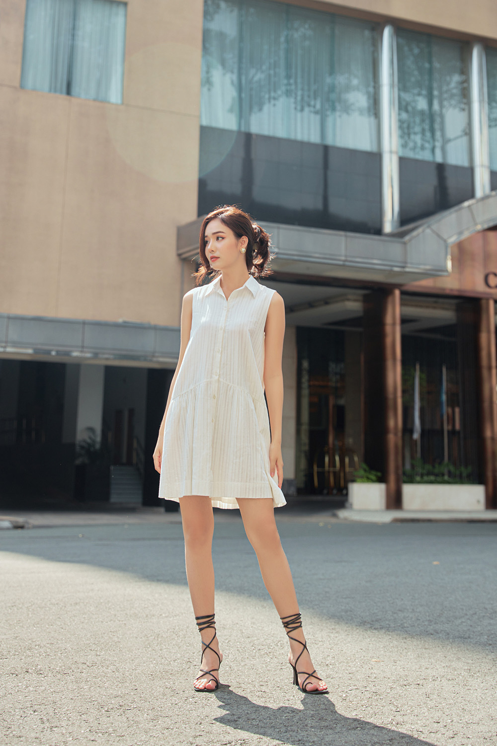 Đầm sơ mi dáng suông sát nách 