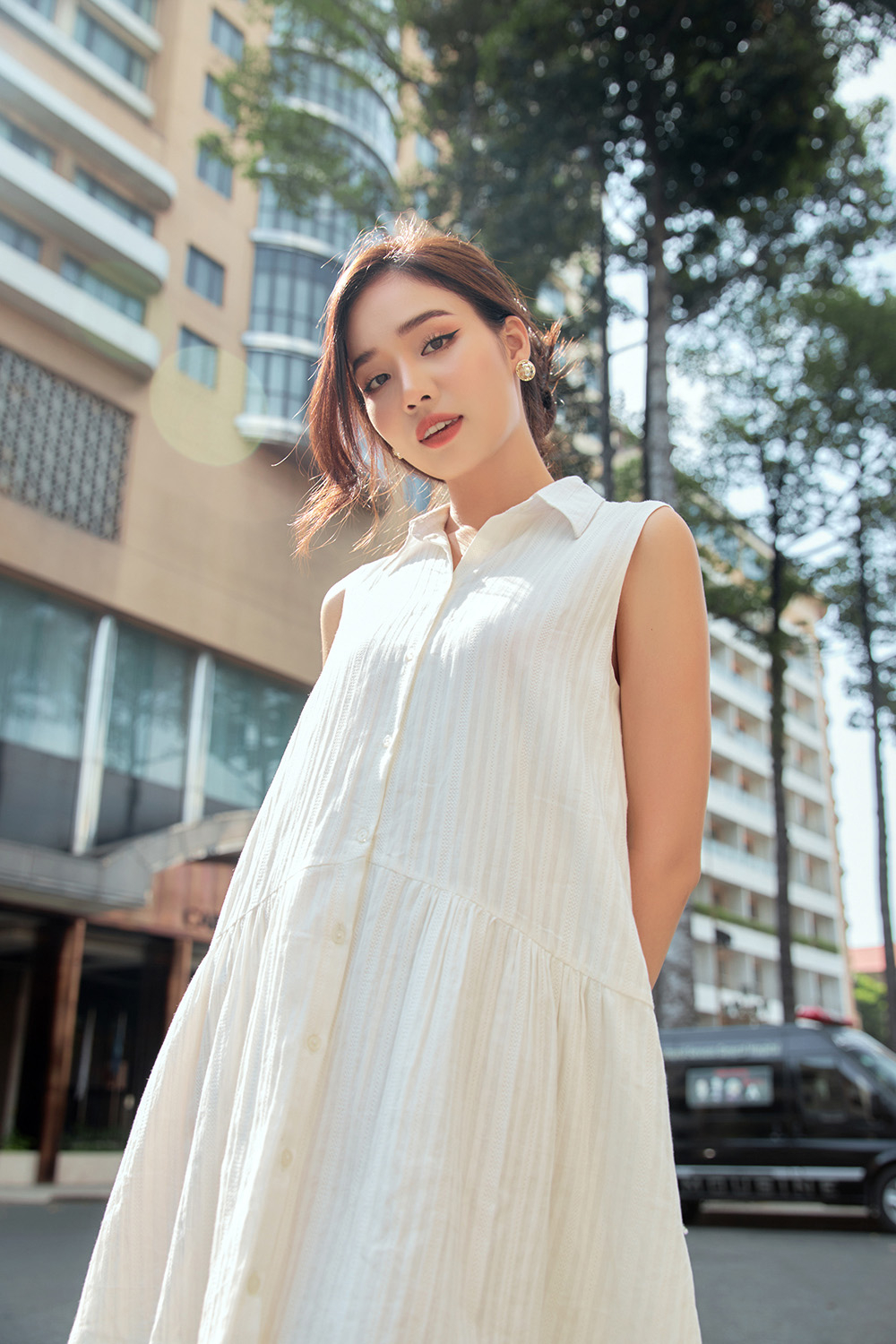 Đầm sơ mi dáng suông sát nách 