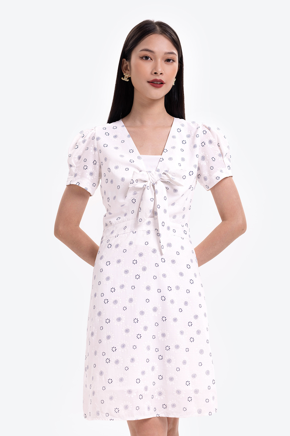 Đầm hoa cổ V phối nơ ngực