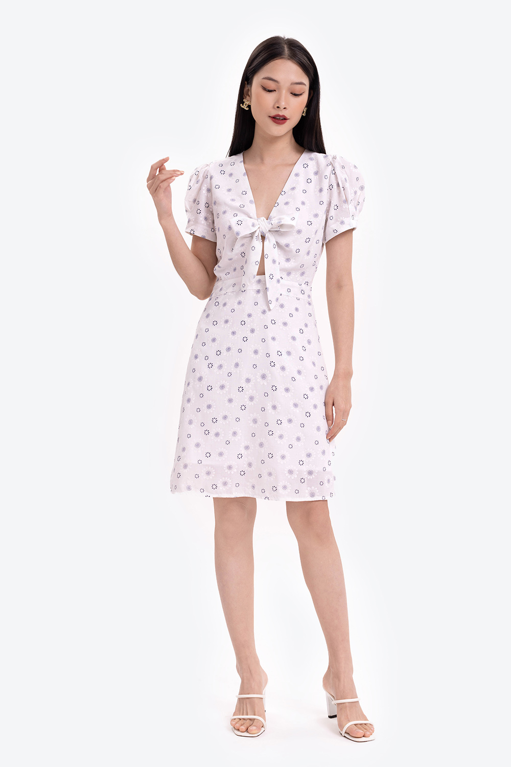 Đầm hoa cổ V phối nơ ngực