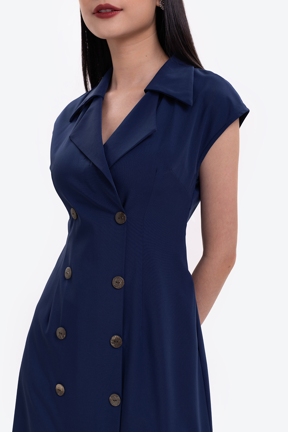 Đầm chữ A cổ đan tông phối nút 