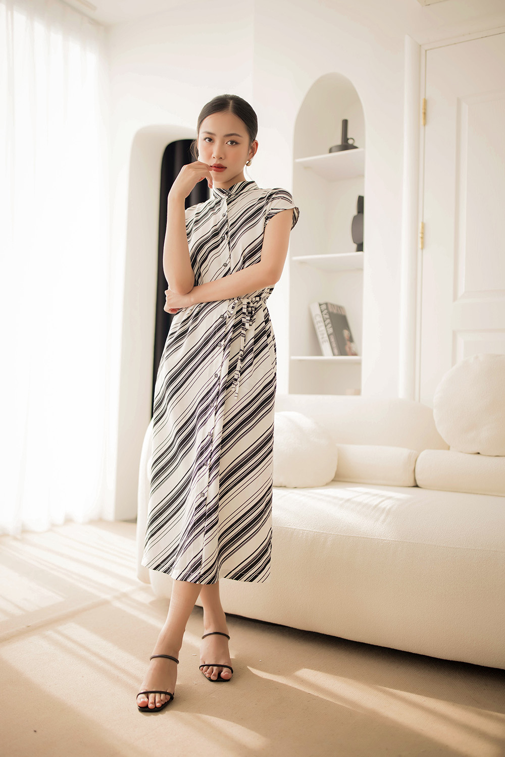 Đầm sơ mi dáng dài họa tiết kẻ 