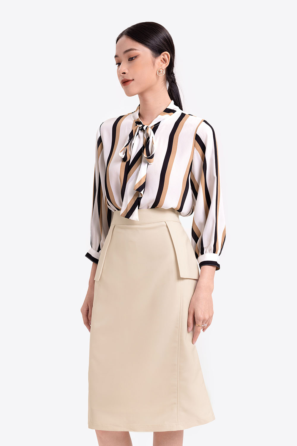 Áo sơ mi kẻ sọc cổ phối nơ 