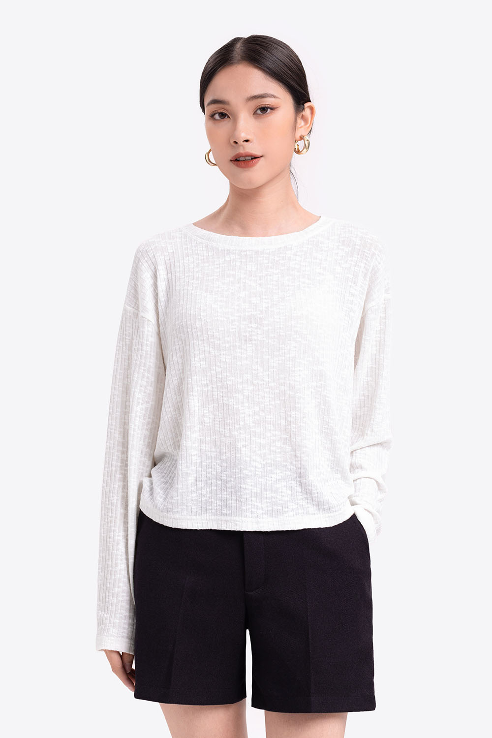 Áo thun trắng tay dài 