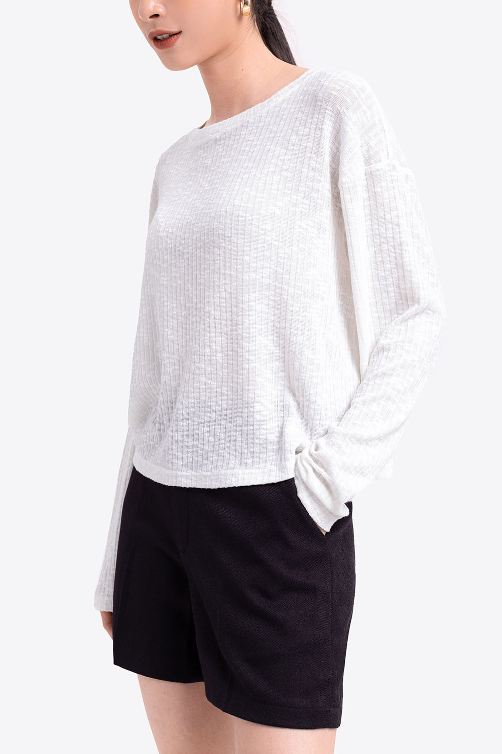 Áo thun trắng tay dài 