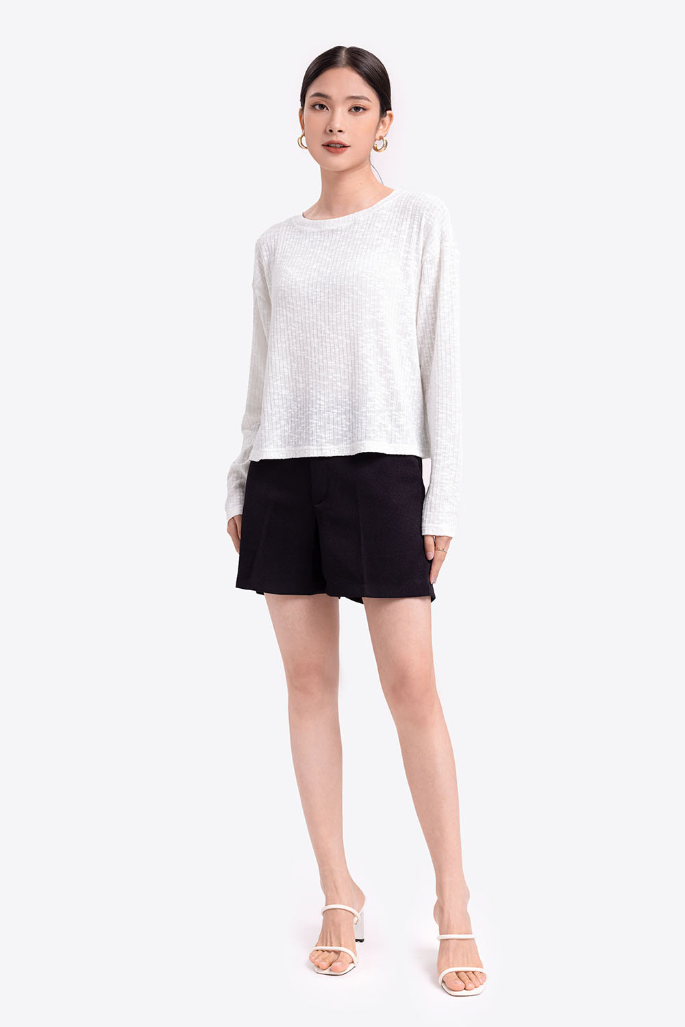 Áo thun trắng tay dài 