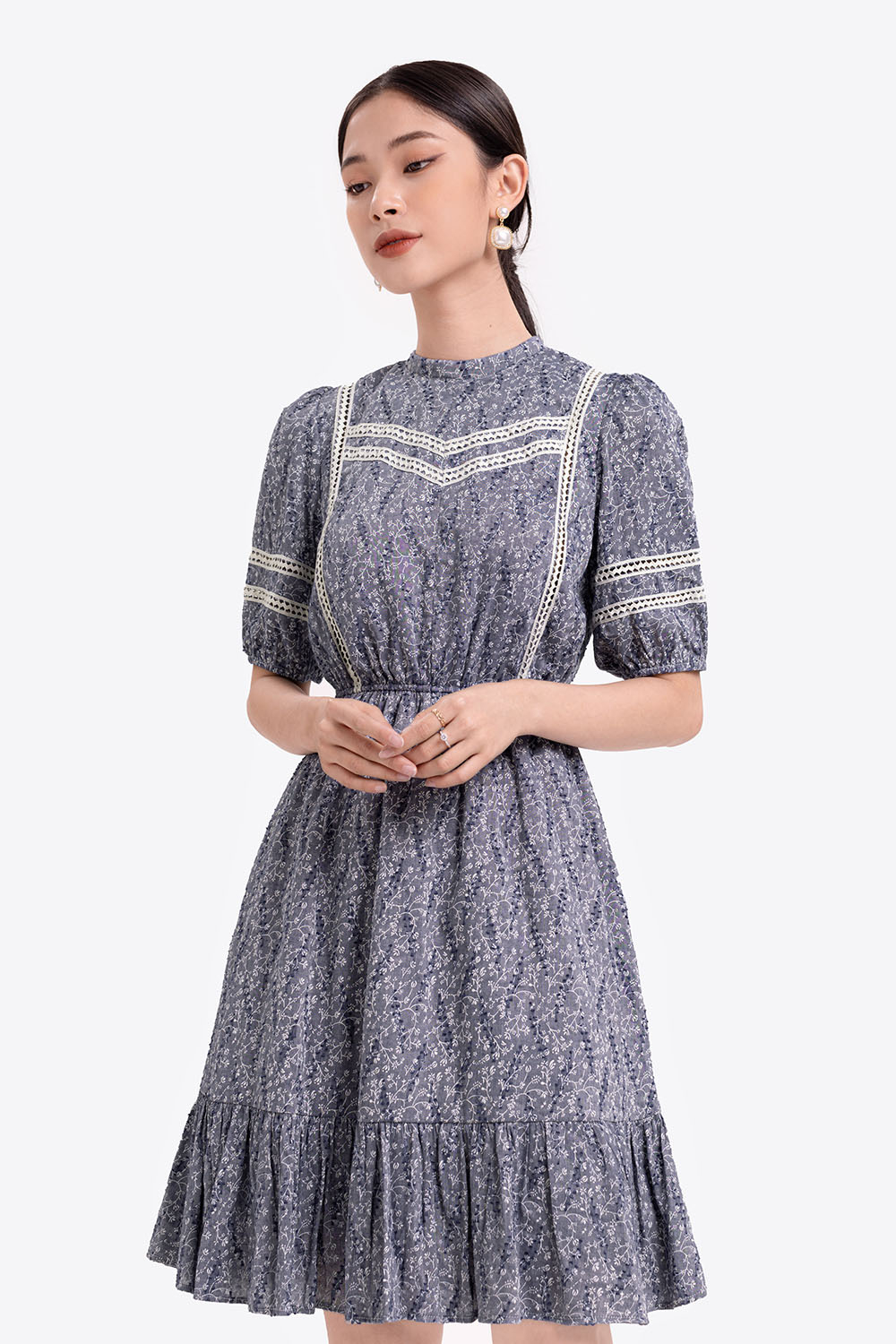 Đầm xòe đuôi cá hoa nhí phối đăng ten 