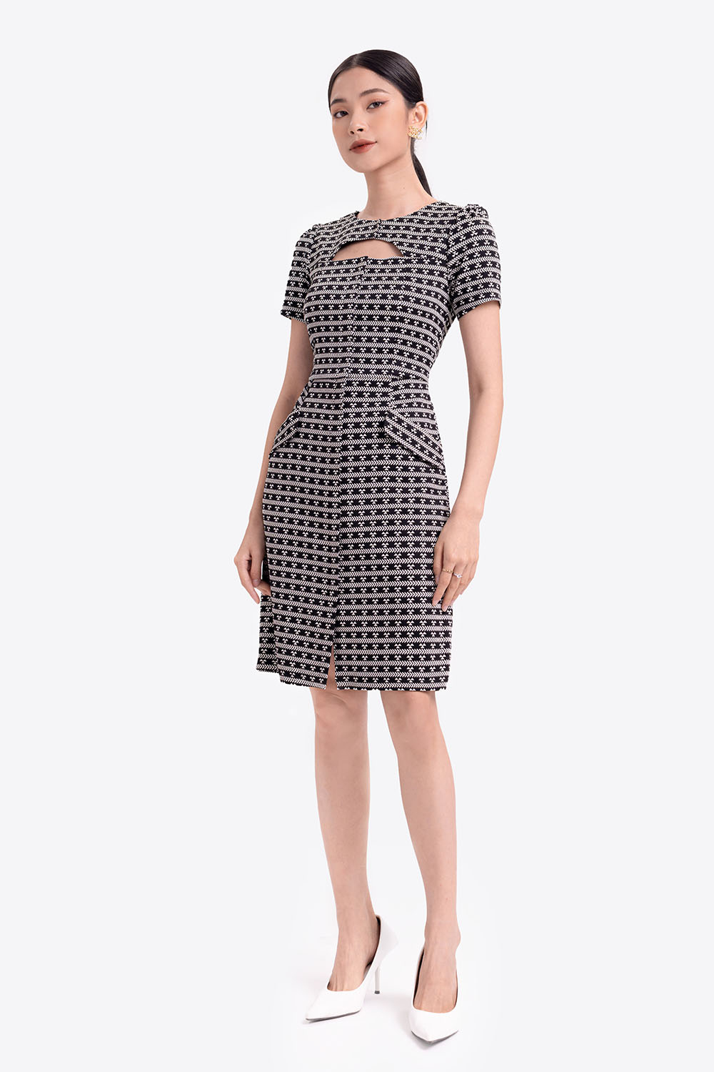 Đầm chữ A họa tiết cổ cut-out 