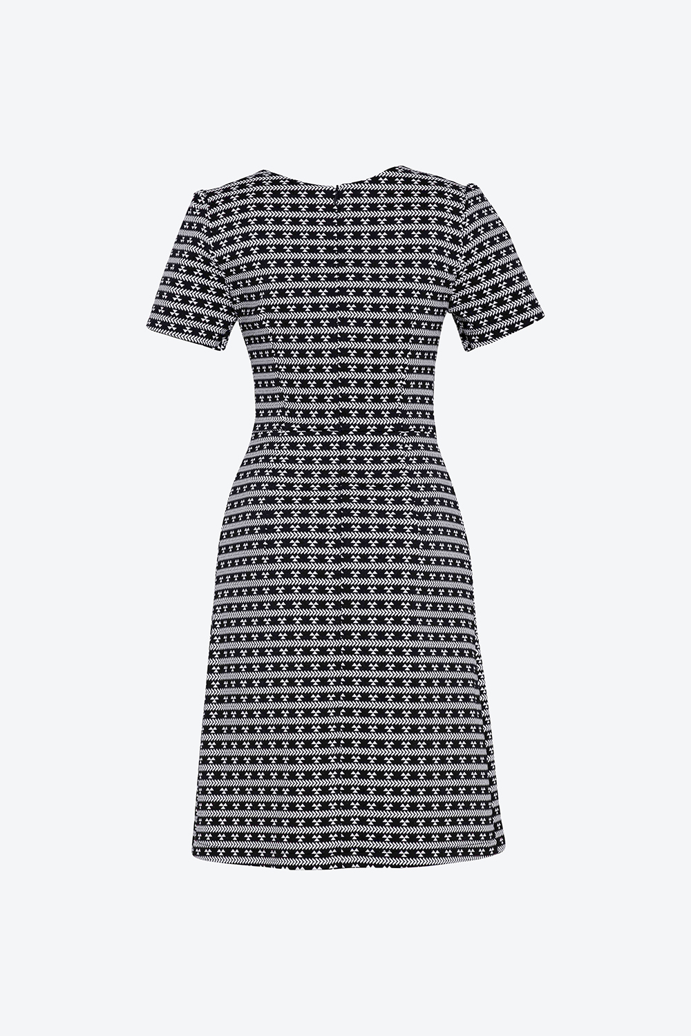 Đầm chữ A họa tiết cổ cut-out 